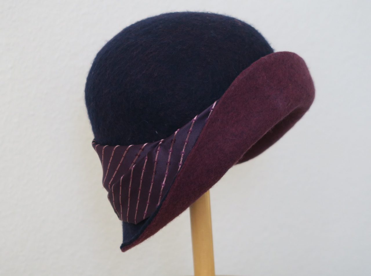 Bild von Cloche blau-aubergine